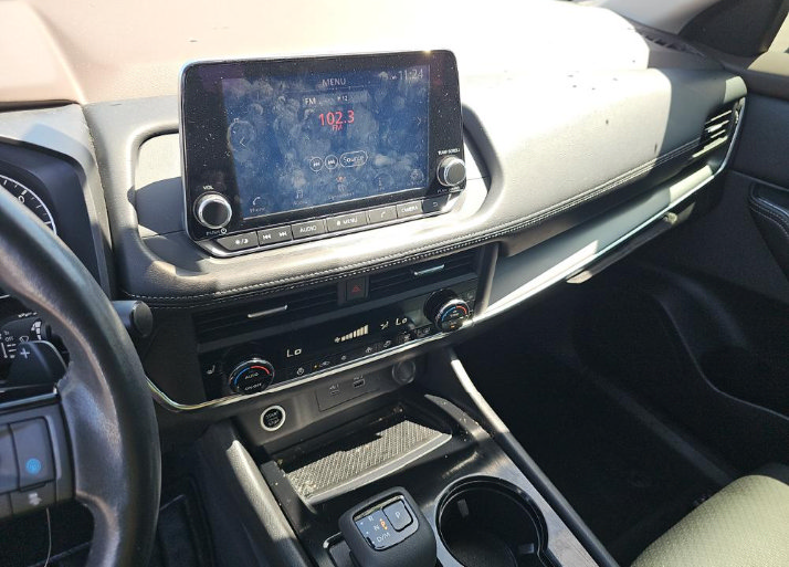 Used 2023 Nissan Rogue SV w/ SV Premium B Package FWD image 11
