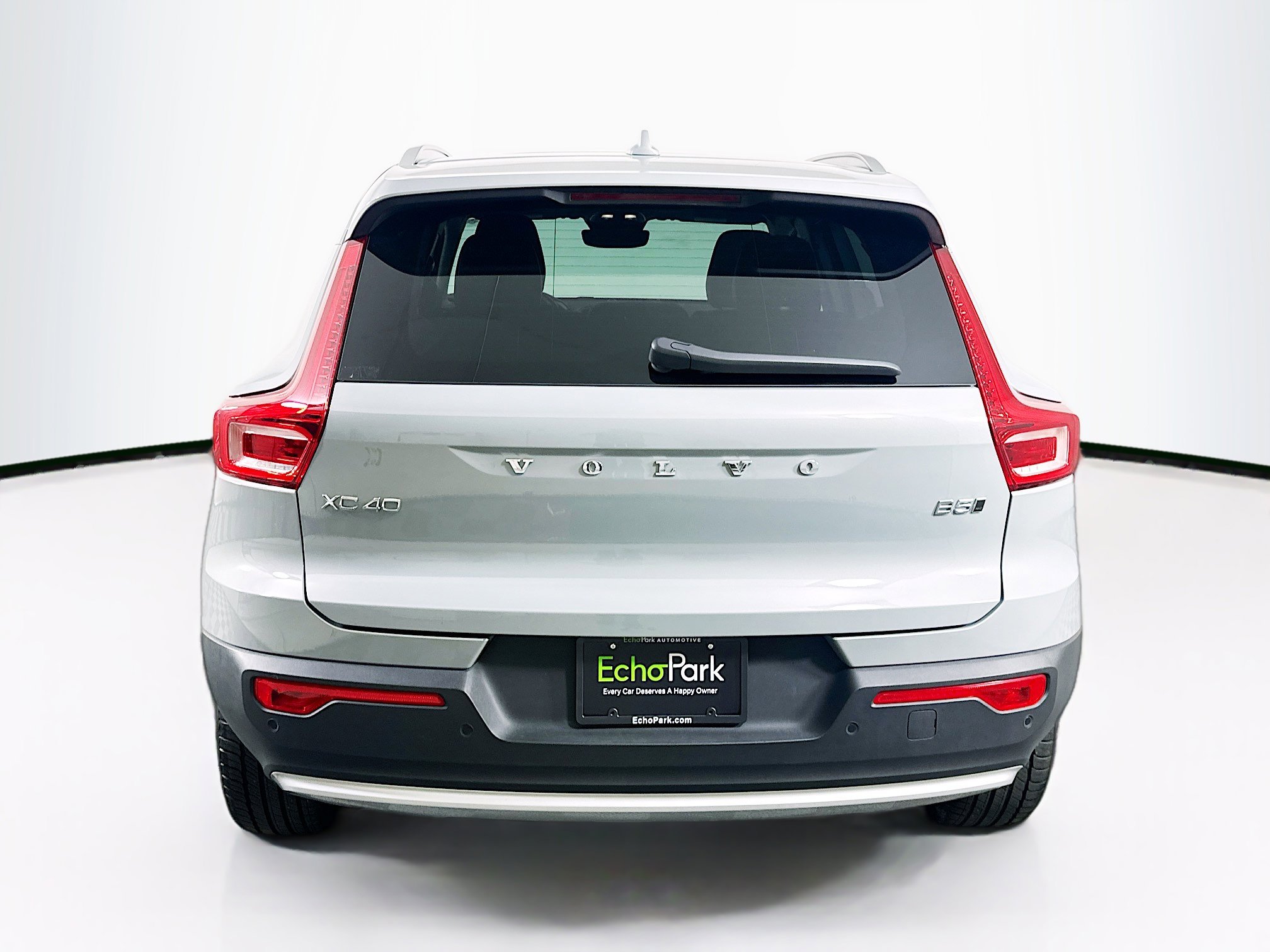 Used 2025 Volvo XC40 B5 Core image 7