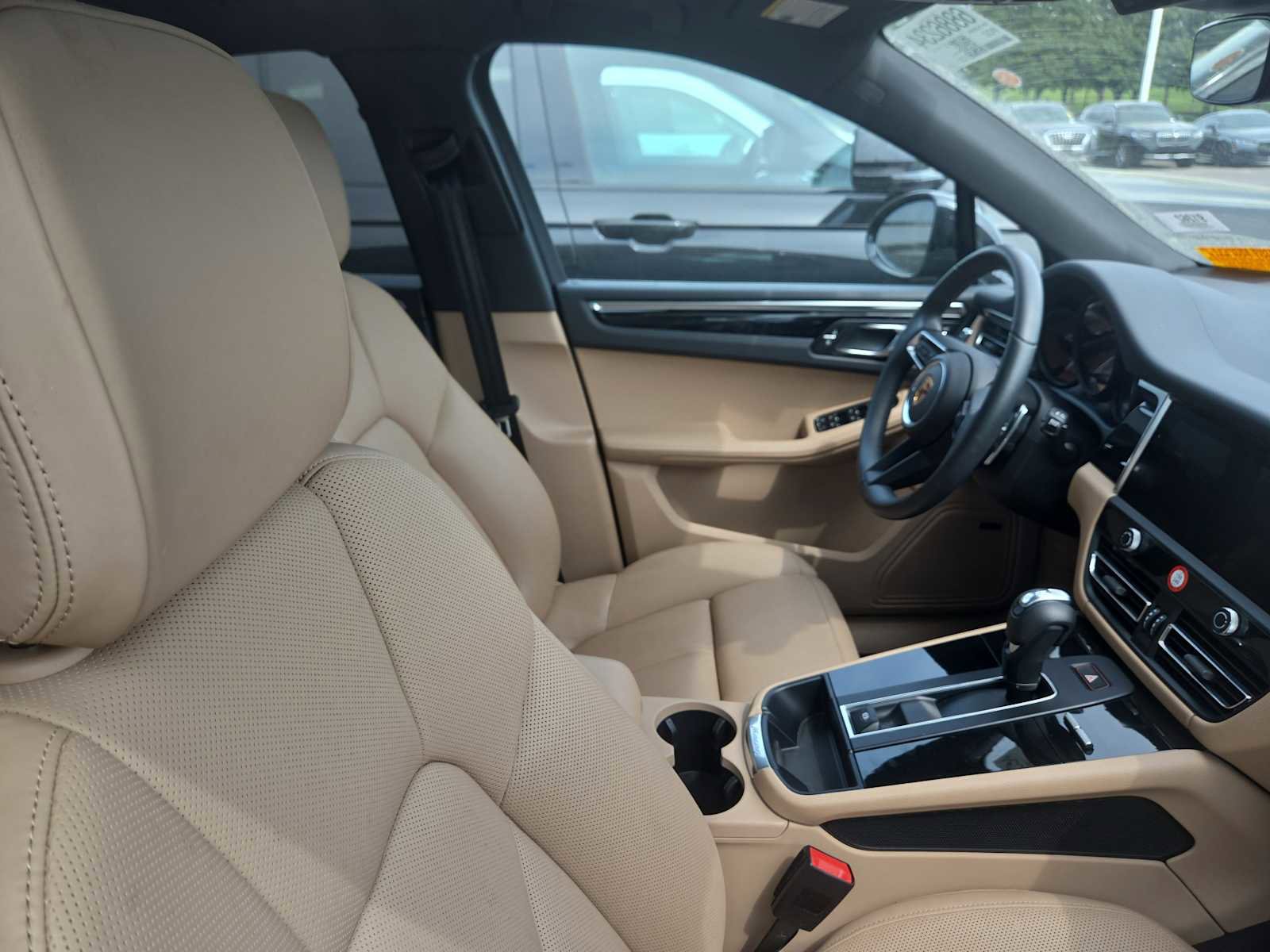 Used 2024 Porsche Macan w/ Premium Plus Package image 12