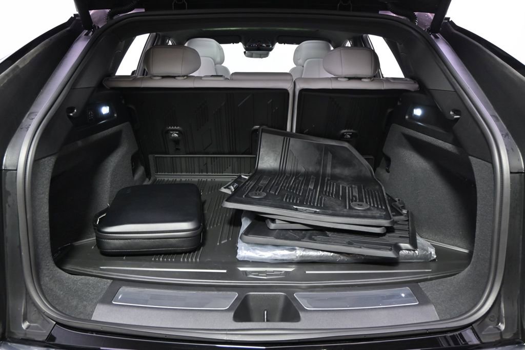 New 2025 Cadillac Lyriq Luxury AWD/4WD image 19