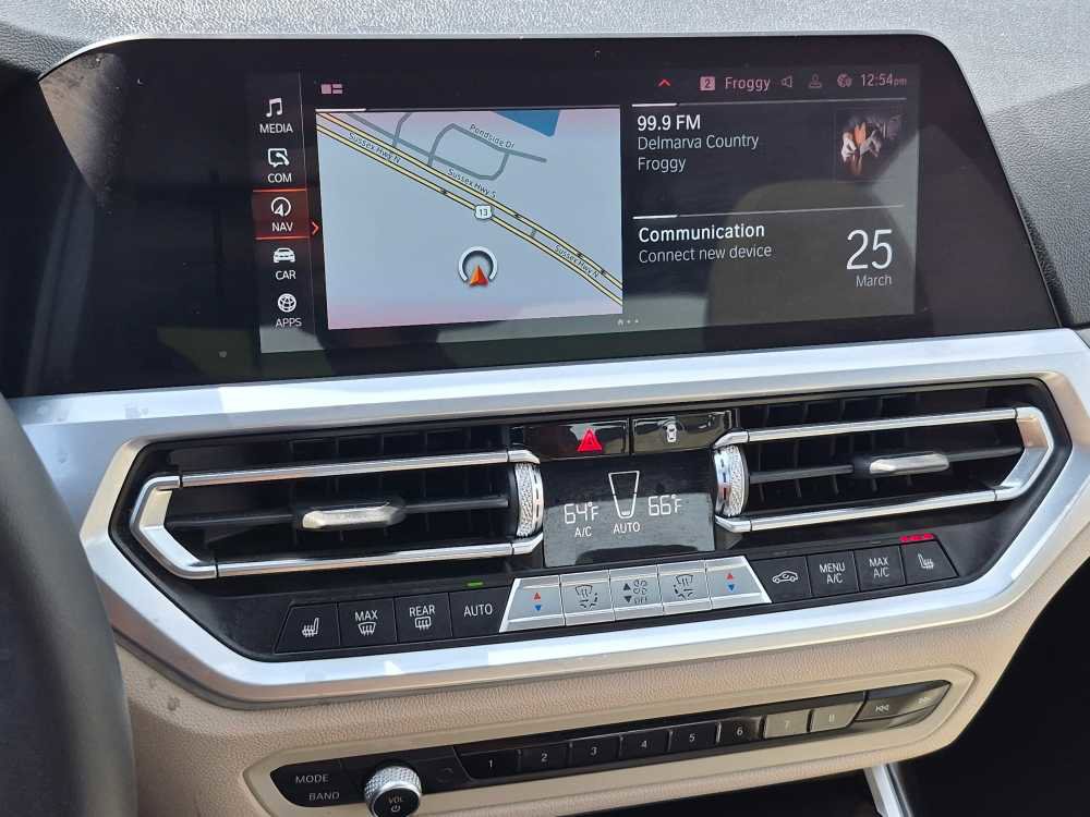 Used 2019 BMW 330i xDrive Sedan w/ Driving Assistance Package image 16