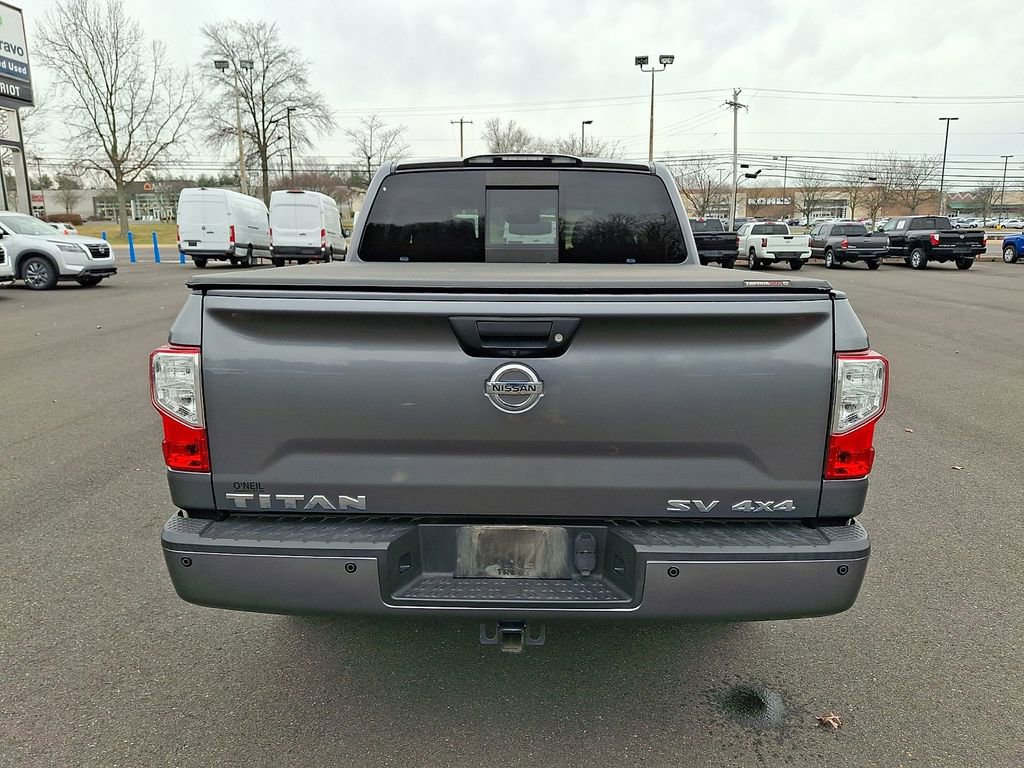 Used 2017 Nissan Titan SV image 5