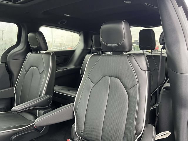 New 2026 Chrysler Pacifica Limited w/ S Appearance Package AWD/4WD image 28