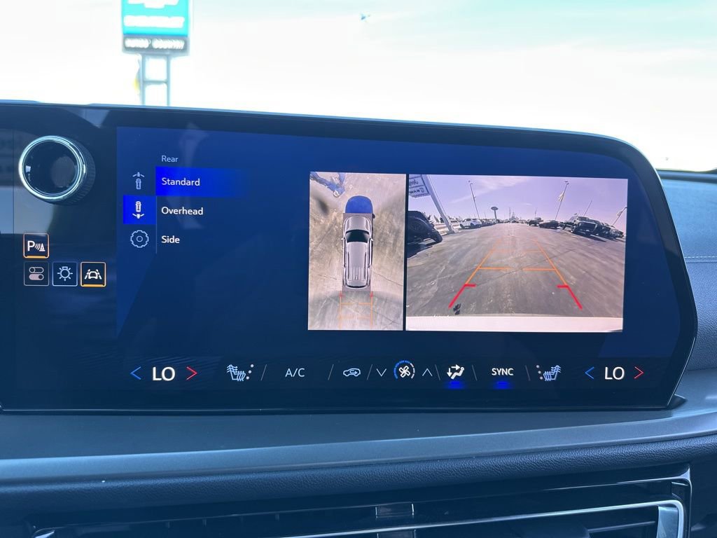 Used 2024 Chevrolet Traverse LT image 45