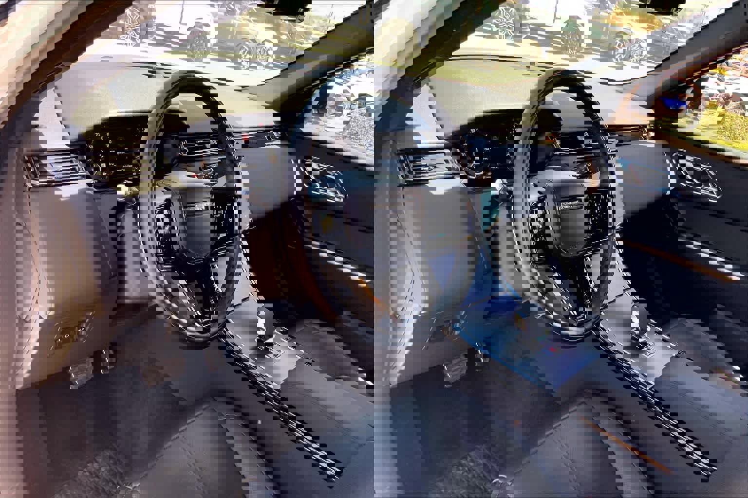 Used 2025 Land Rover Range Rover Velar Dynamic SE image 15