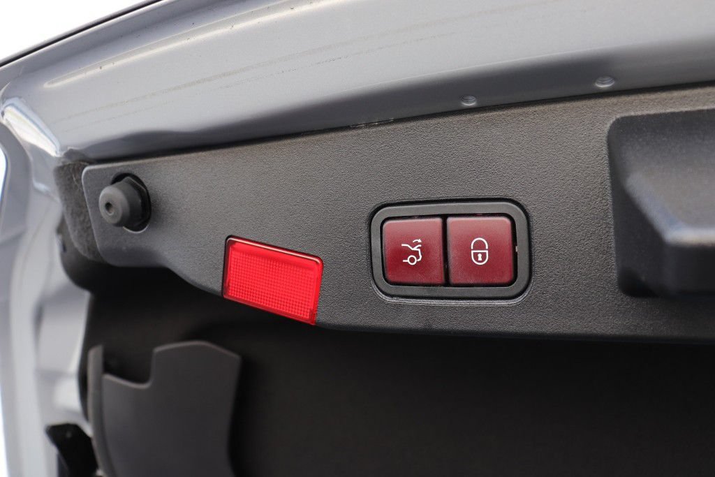 Used 2014 Mercedes-Benz SL 550 w/ Driver Assistance Package image 29