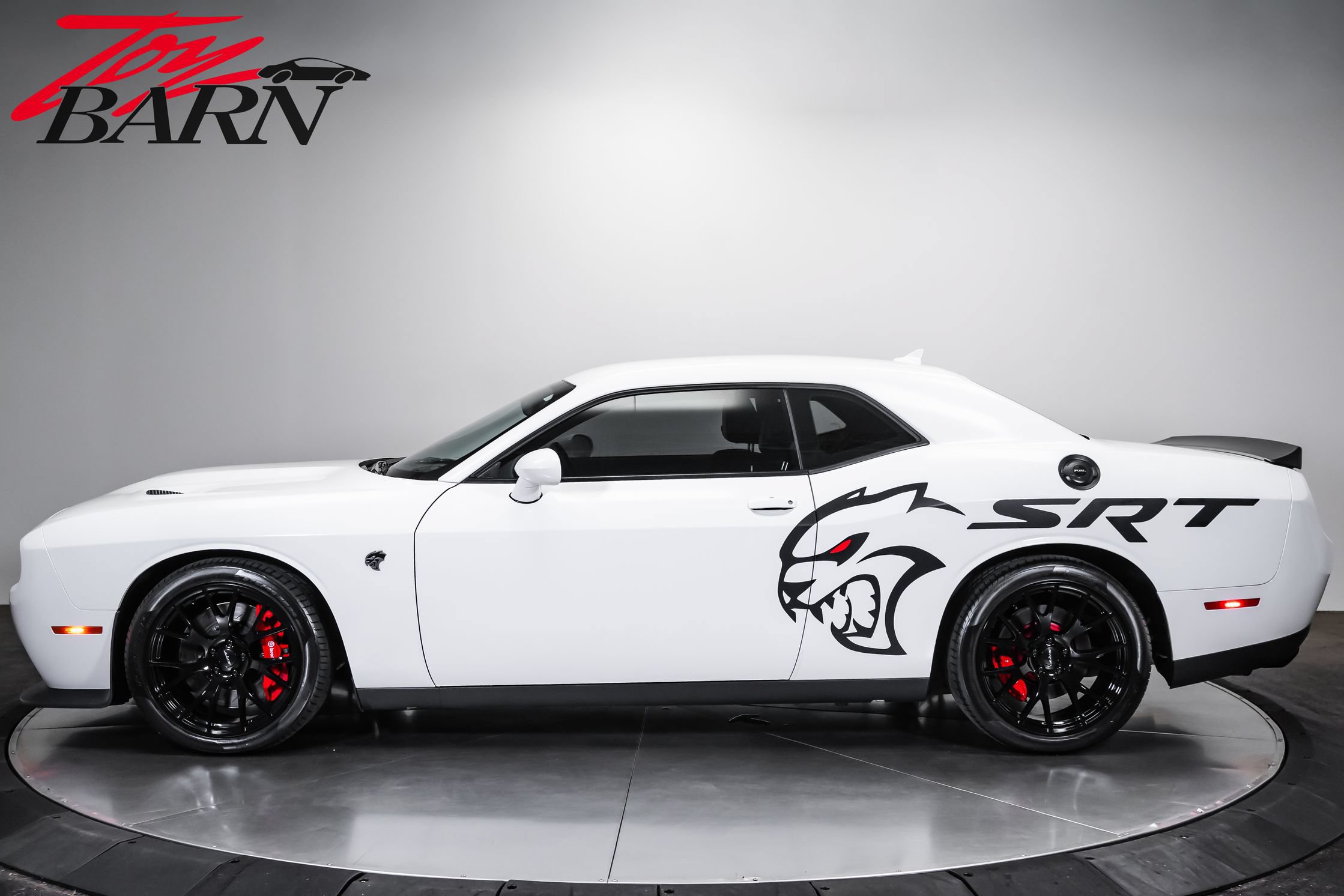 Used 2015 Dodge Challenger SRT Hellcat RWD image 2