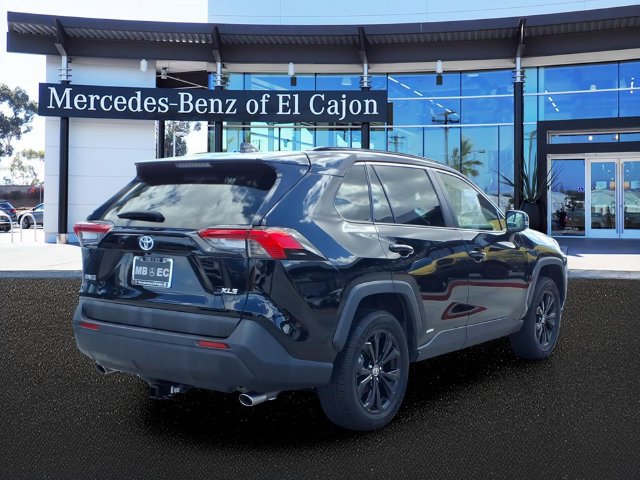 Used 2022 Toyota RAV4 XLE Premium AWD/4WD image 3