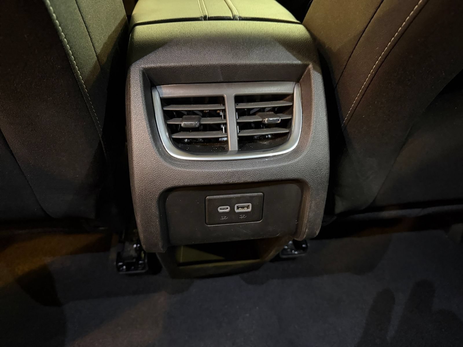 Used 2025 Chevrolet Blazer LT FWD image 23