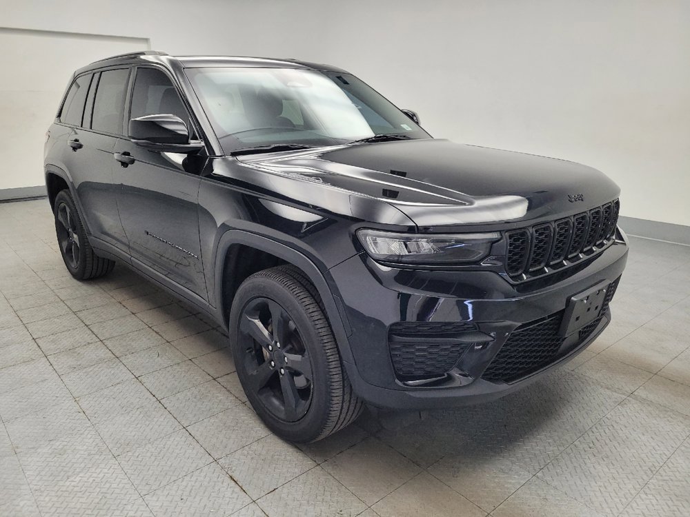 Used 2023 Jeep Grand Cherokee Altitude AWD/4WD image 13