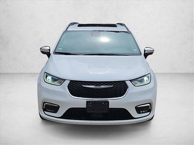 Used 2023 Chrysler Pacifica Limited FWD image 2