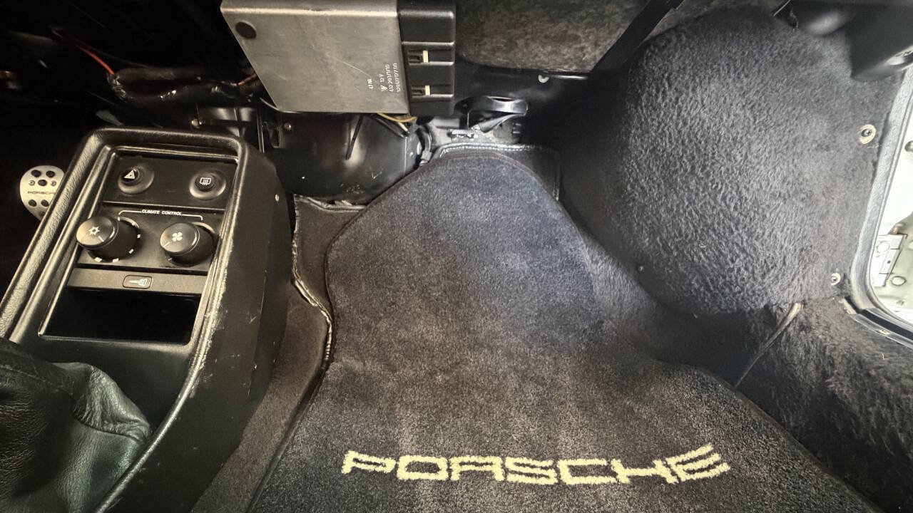 Used 1987 Porsche 911 Carrera RWD image 30