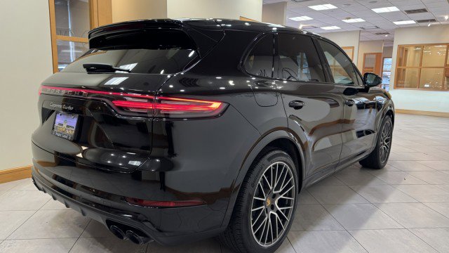 Used 2021 Porsche Cayenne Turbo image 4