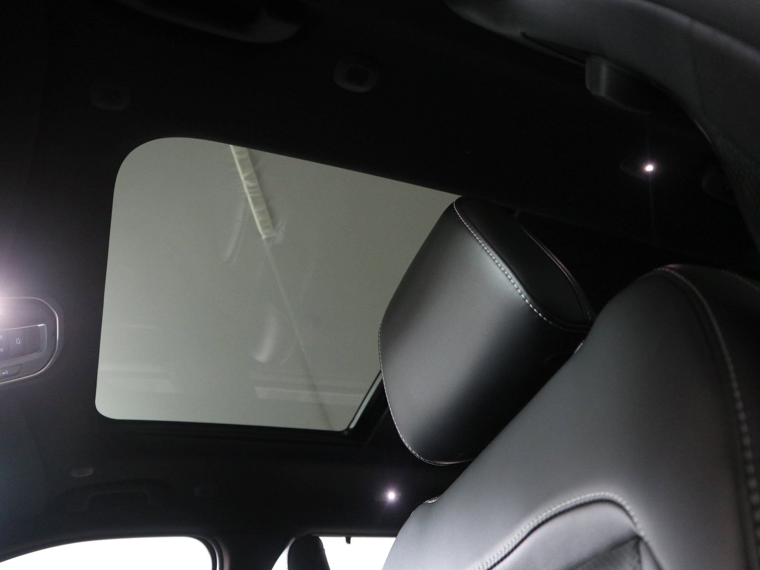 New 2025 Jeep Grand Cherokee Limited w/ Luxury Tech Group II image 36