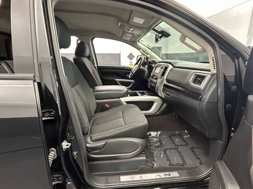 Used 2019 Nissan Titan SV w/ SV Convenience Package image 29