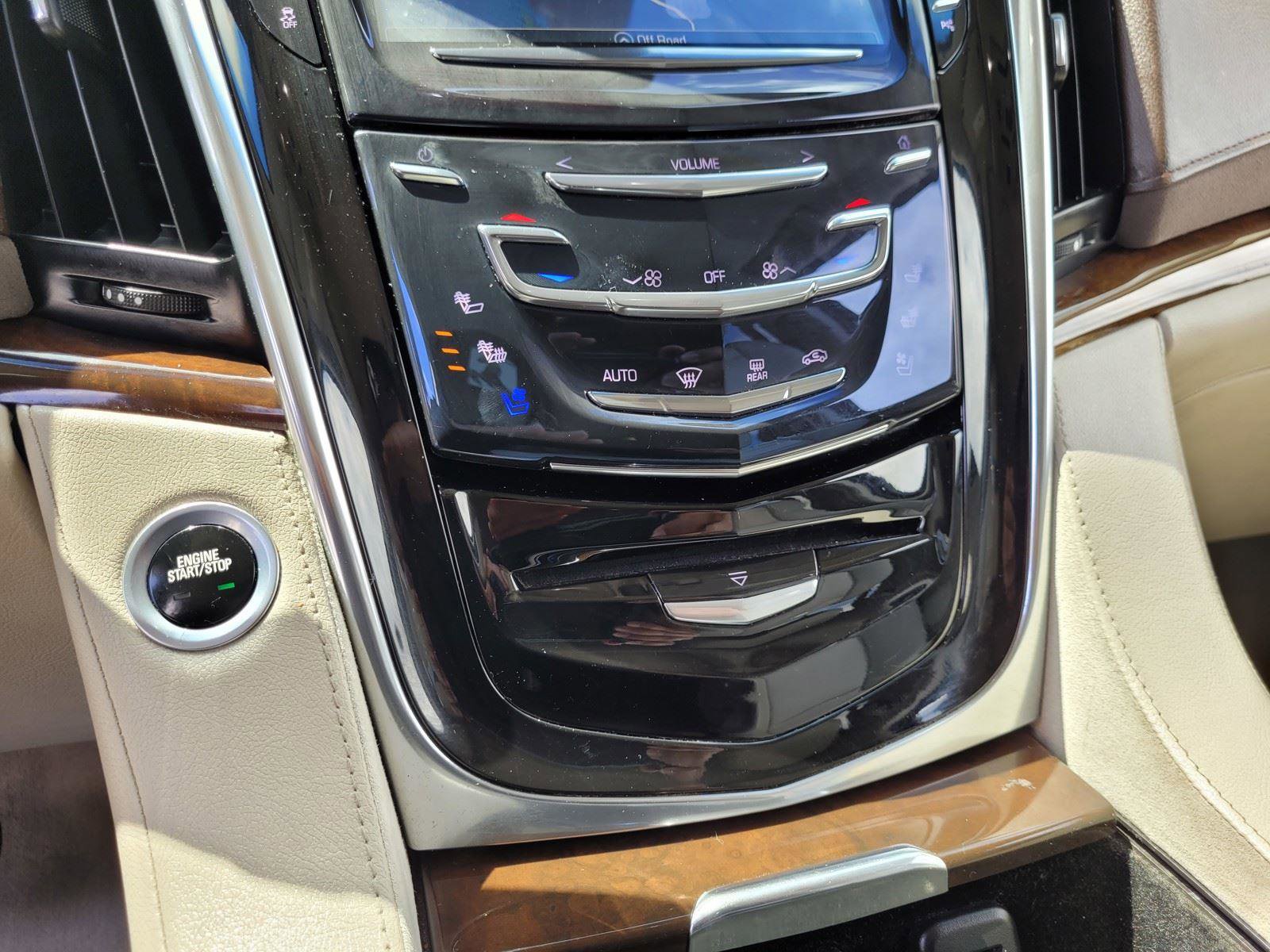 Used 2017 Cadillac Escalade Luxury AWD/4WD image 27