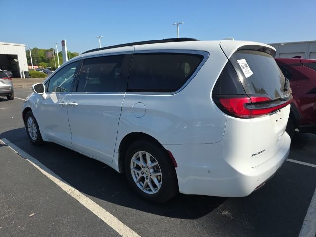 Used 2022 Chrysler Pacifica Touring-L w/ Uconnect Theater Family Group image 4