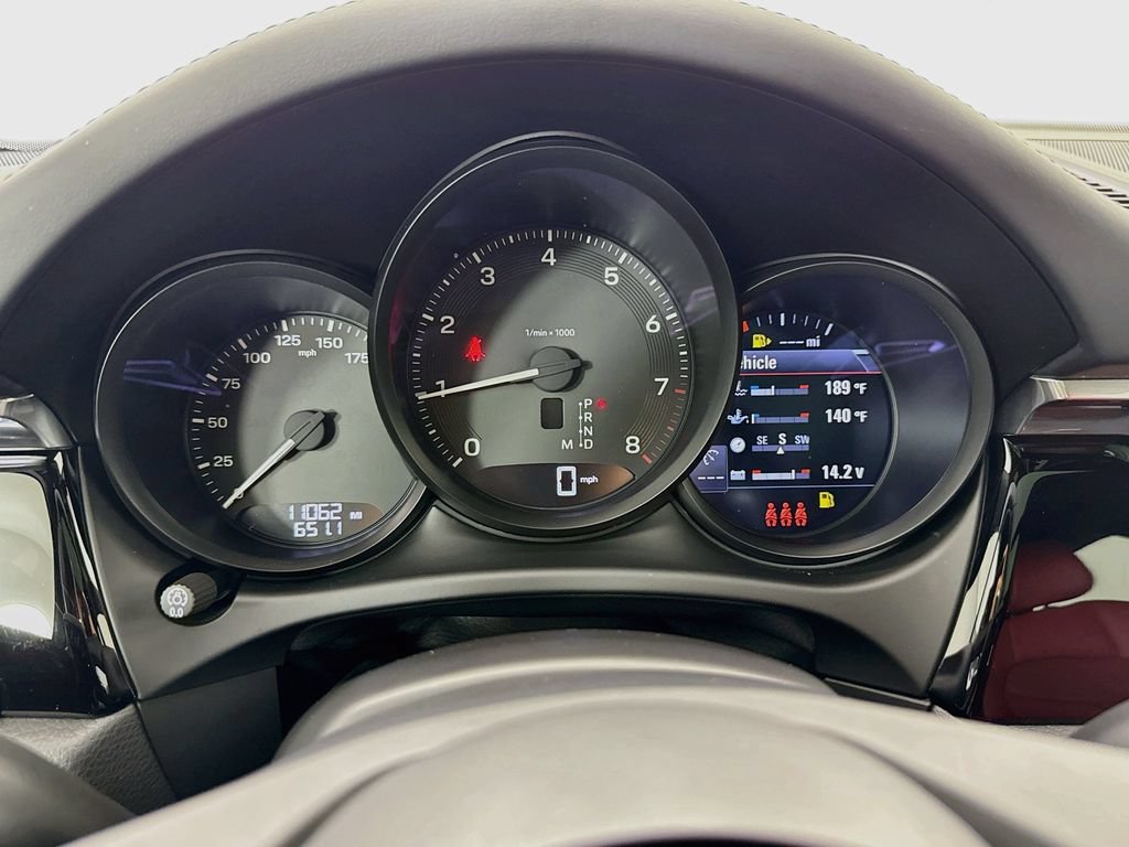 Certified 2025 Porsche Macan AWD/4WD image 16
