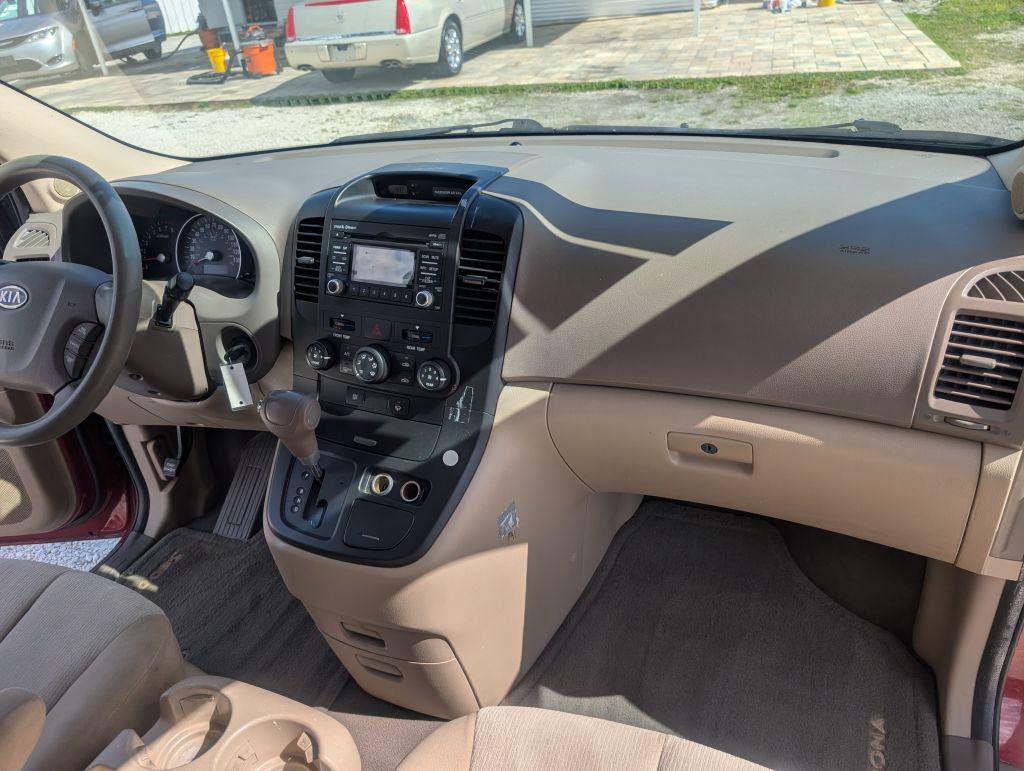 Used 2012 Kia Sedona LX image 17