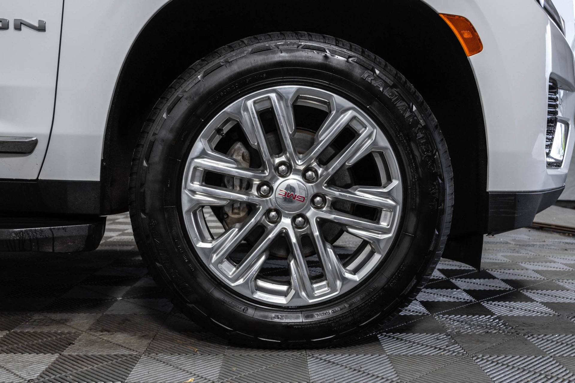 Used 2023 GMC Yukon SLT w/ SLT Luxury Package AWD/4WD image 46