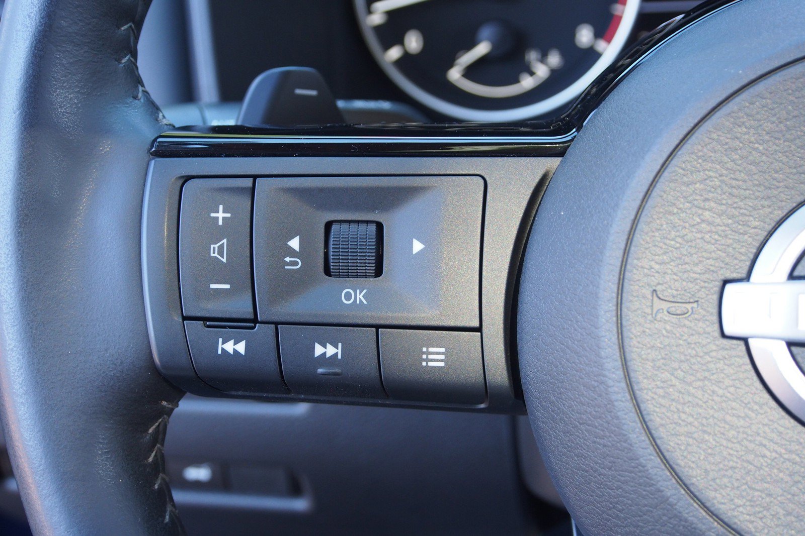 Used 2023 Nissan Rogue SL AWD/4WD image 23