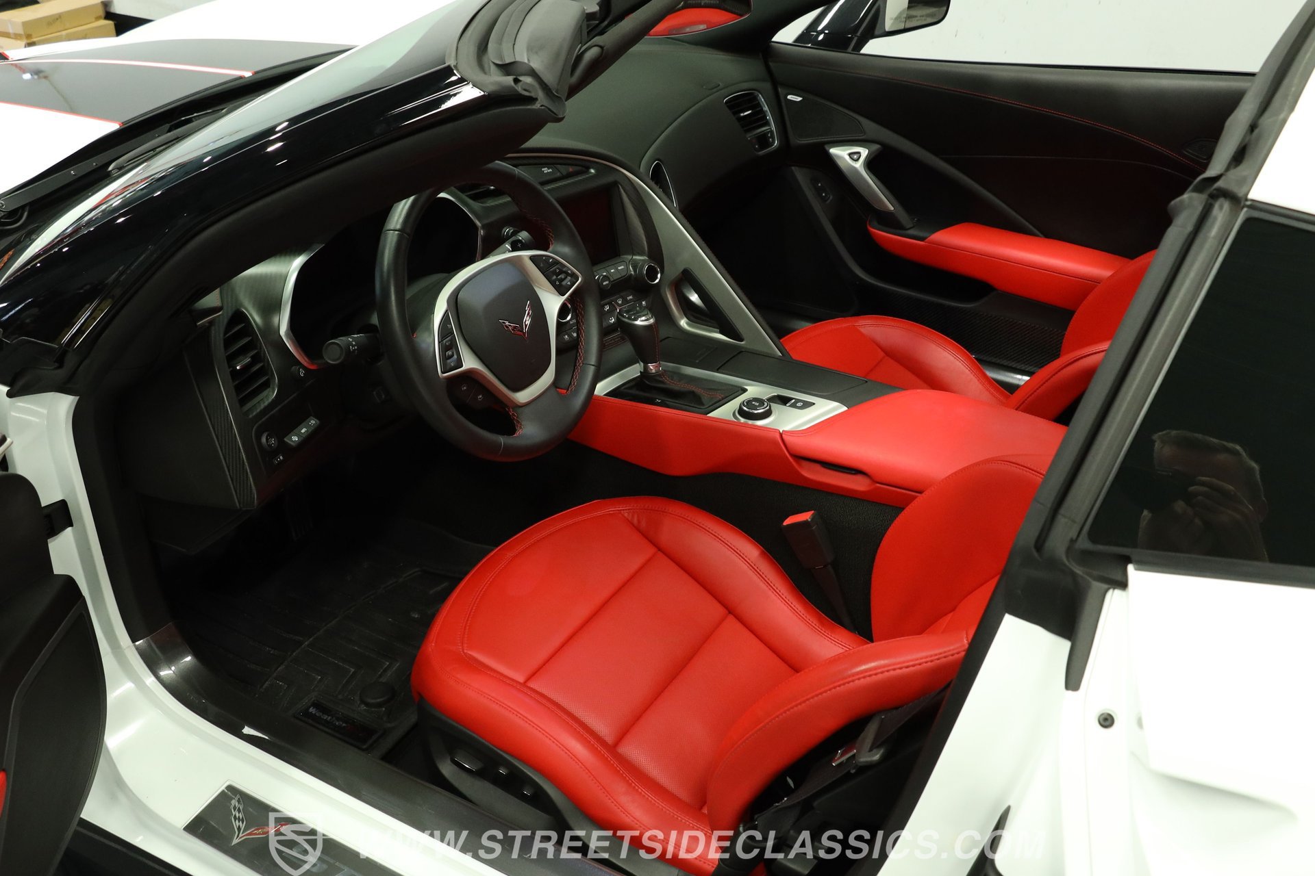 Used 2015 Chevrolet Corvette Stingray Coupe w/ Pacific Design Package RWD image 4
