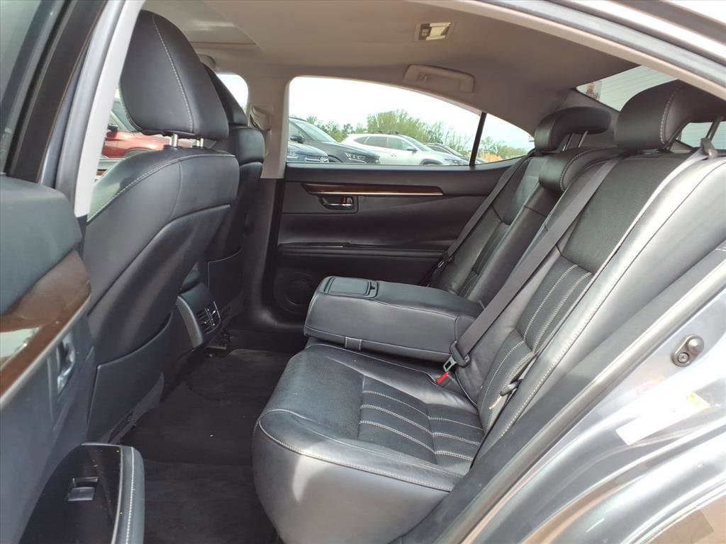 Used 2016 Lexus ES 350 w/ Luxury Package w/Wood Trim image 11