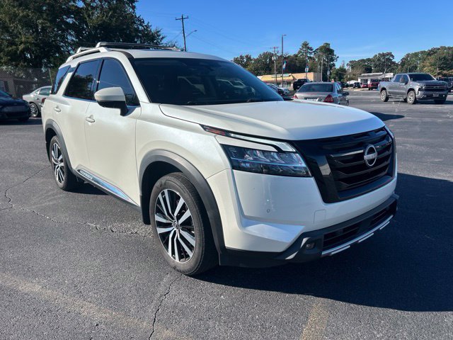Used 2024 Nissan Pathfinder Platinum AWD/4WD image 6
