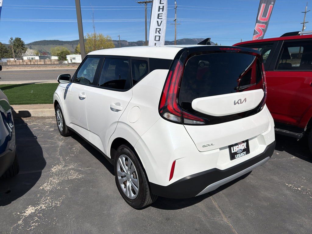 Used 2023 Kia Soul LX FWD image 3