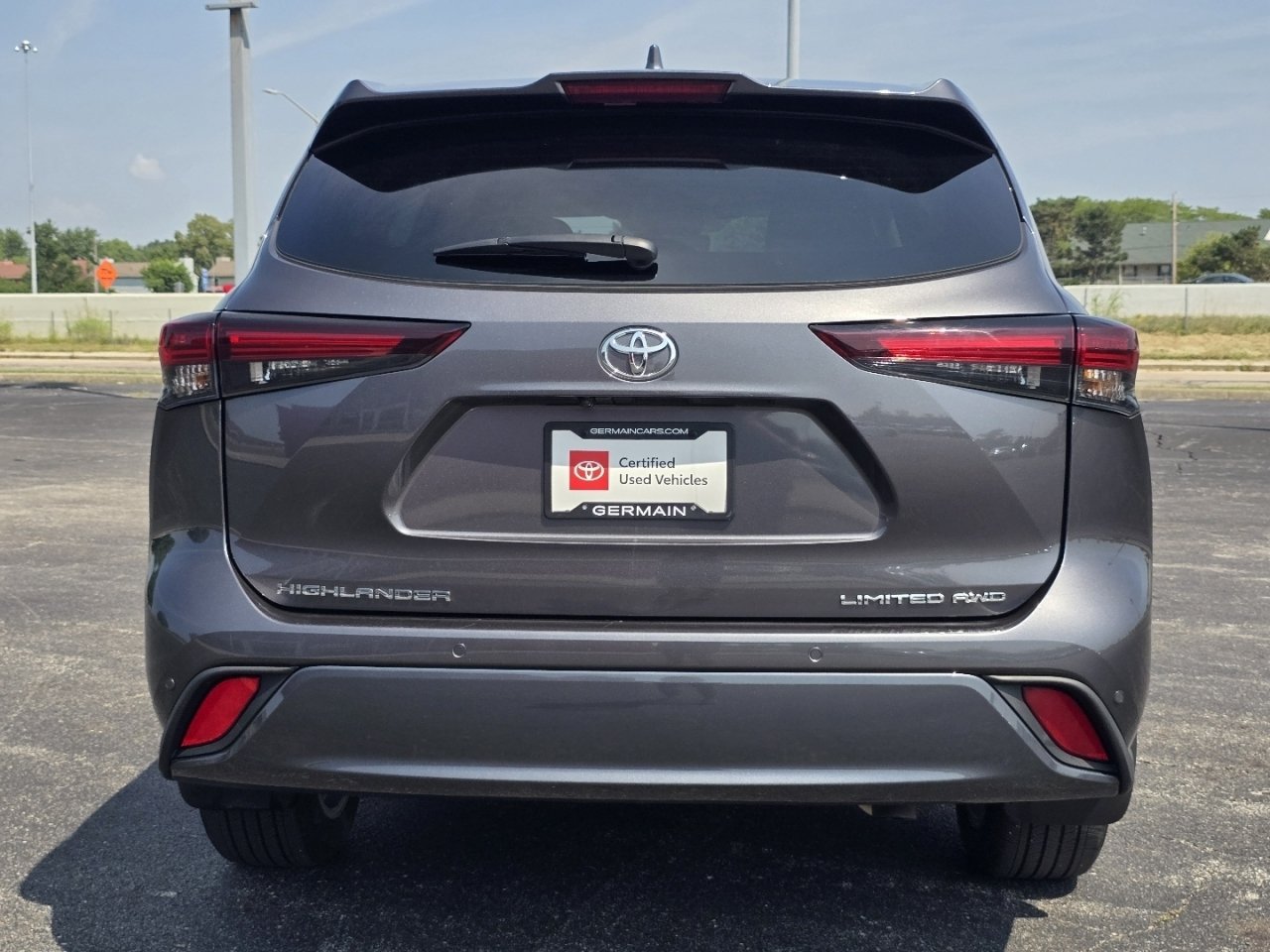 Certified 2024 Toyota Highlander Limited AWD/4WD image 17