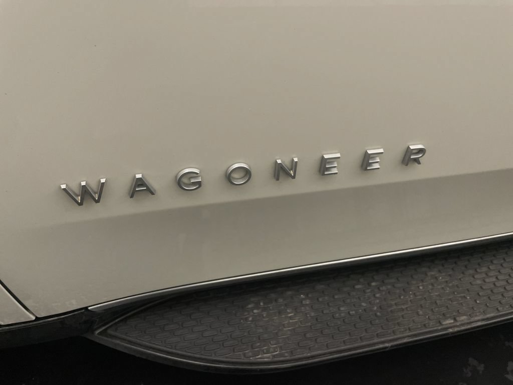 Used 2022 Jeep Wagoneer Series III w/ Rear Seat Entertainment Group AWD/4WD image 25