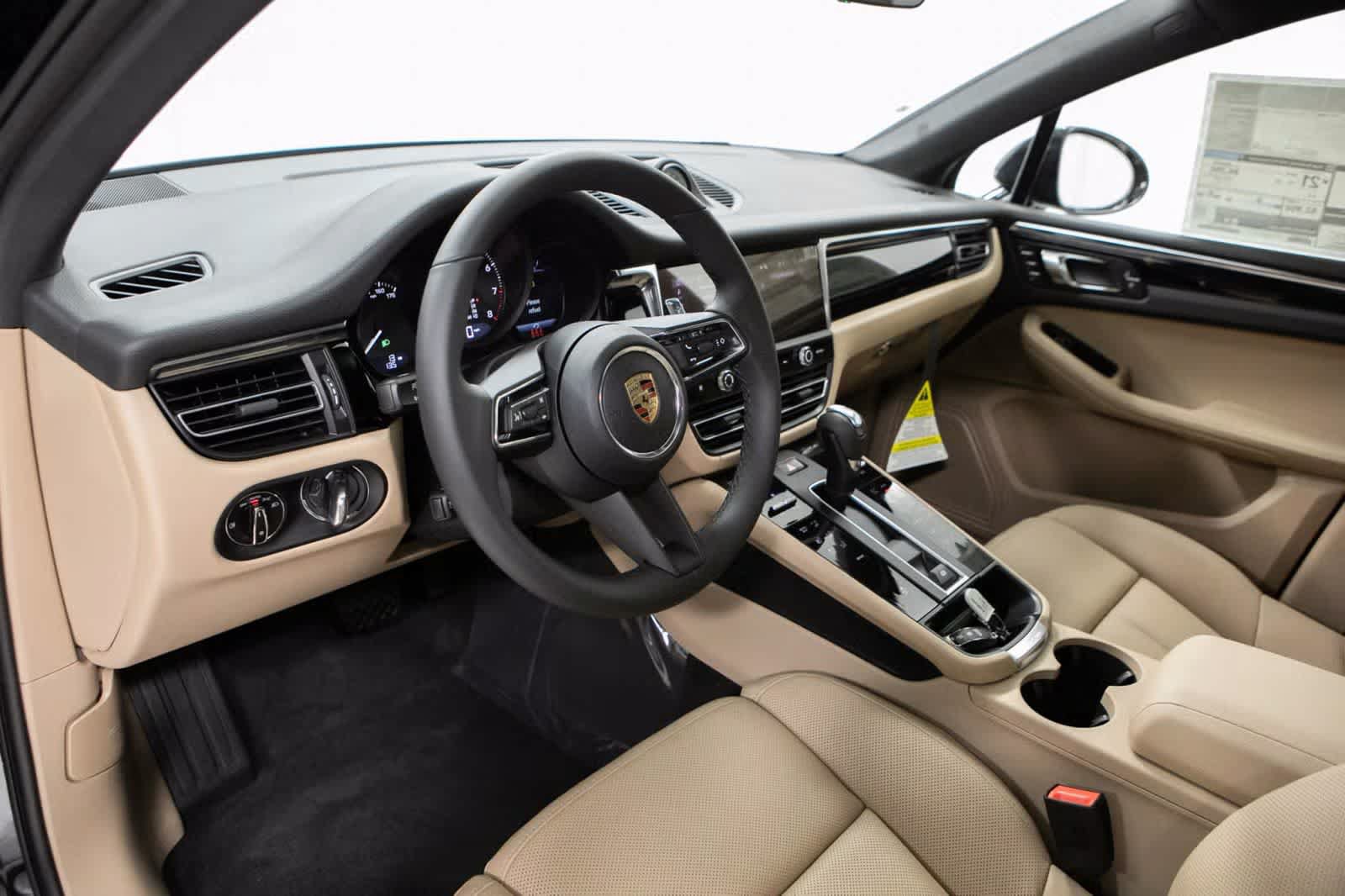 Certified 2026 Porsche Macan AWD/4WD image 4