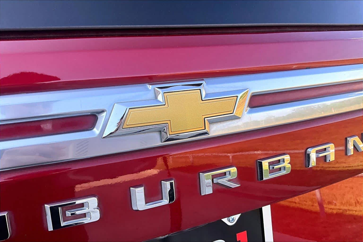Used 2023 Chevrolet Suburban High Country AWD/4WD image 10