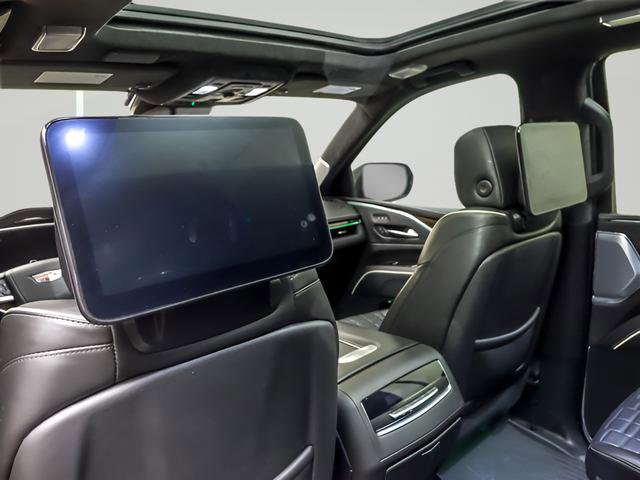 Used 2023 Cadillac Escalade Sport Platinum w/ LPO, ONYX Package image 13