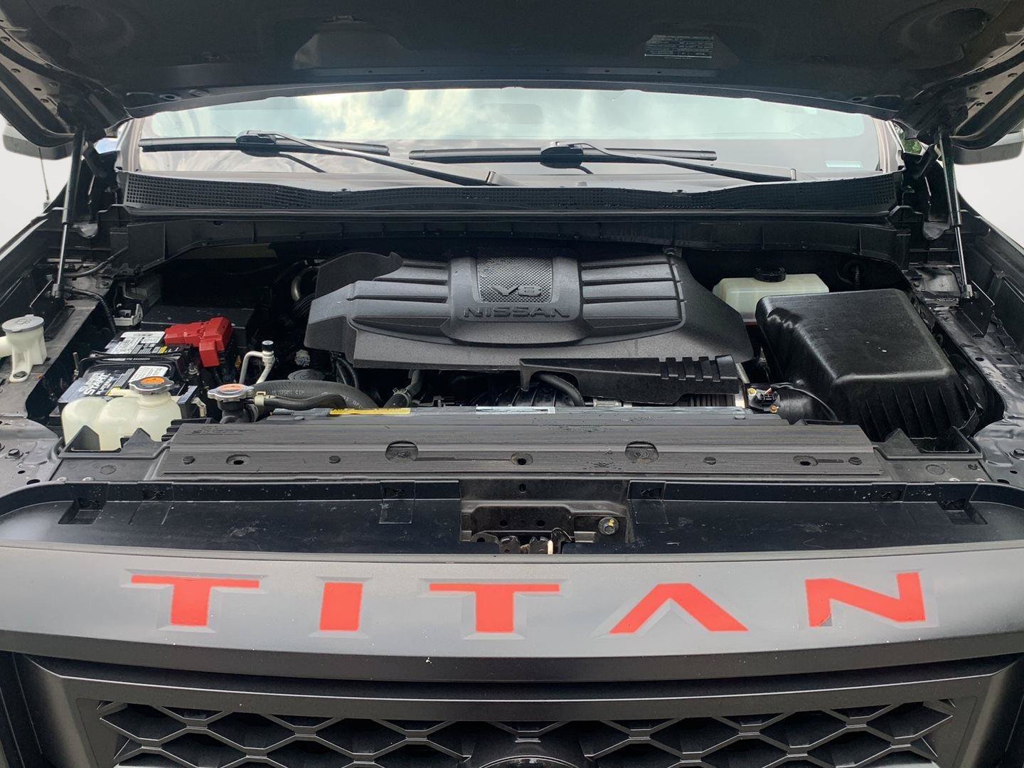 Used 2021 Nissan Titan PRO-4X w/ Pro-4x Convenience Package AWD/4WD image 32