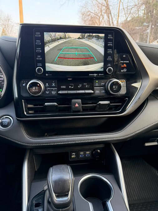 Used 2022 Toyota Highlander XLE image 40