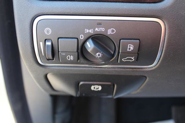 Used 2016 Volvo XC70 T5 Premier w/ Proximity Package image 17