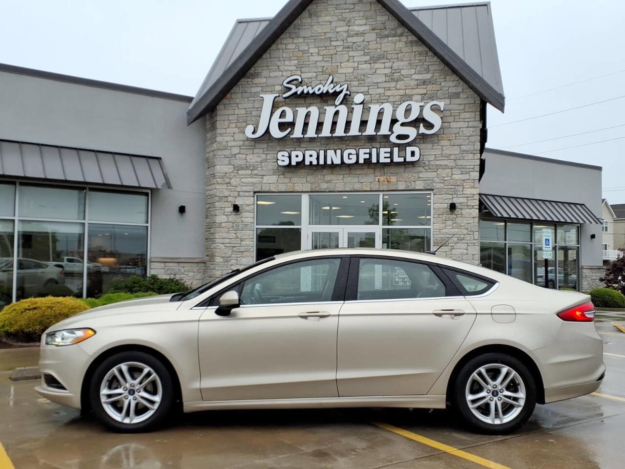 Used 2018 Ford Fusion SE w/ Fusion SE Technology Package FWD image 1