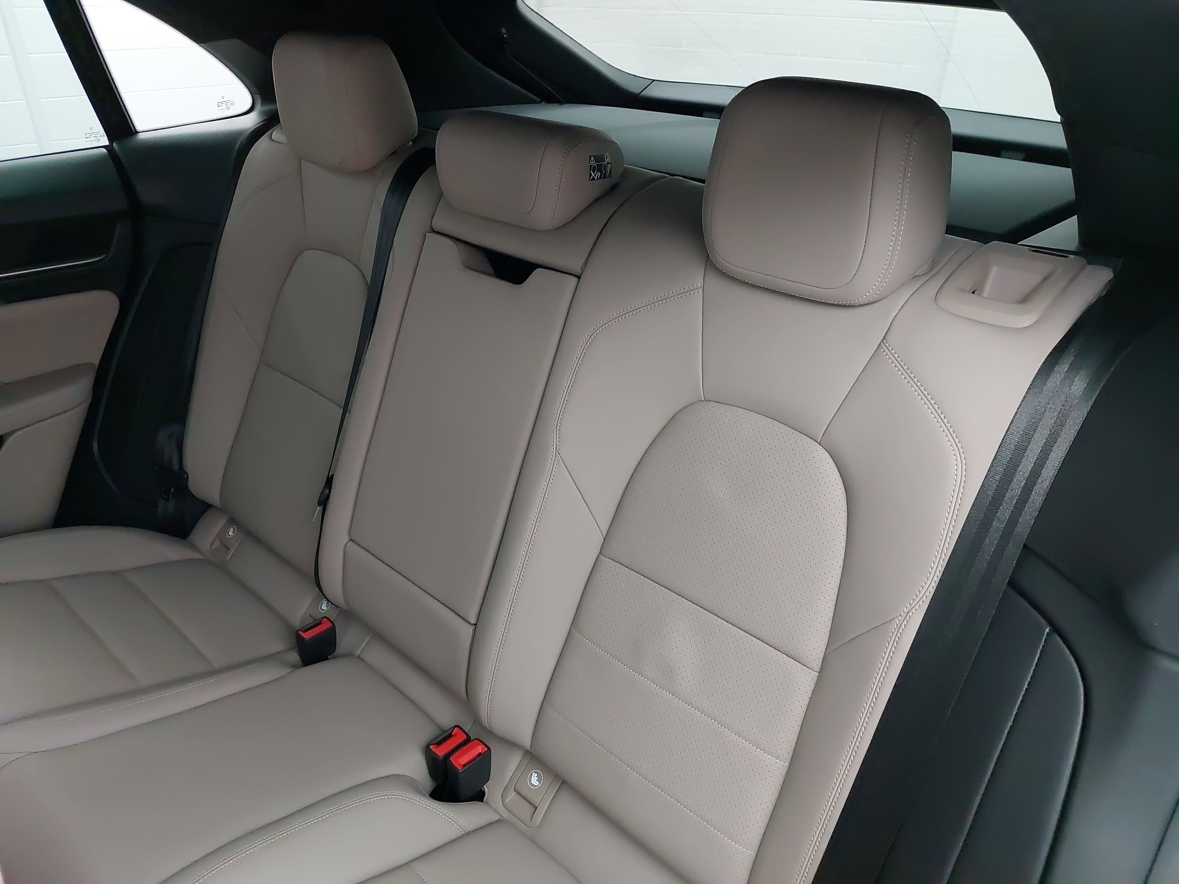 Certified 2025 Porsche Macan Electric RWD image 16