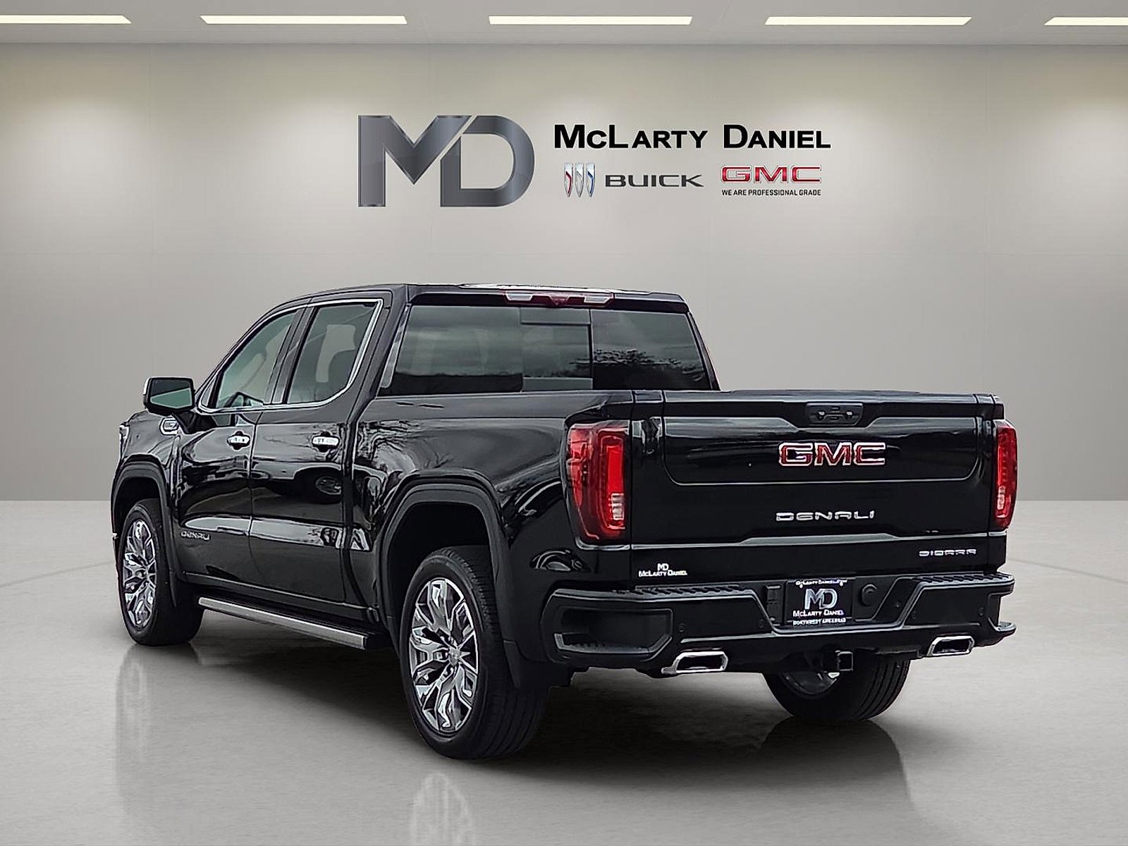 Used 2025 GMC Sierra 1500 Denali w/ Denali Reserve Package image 4