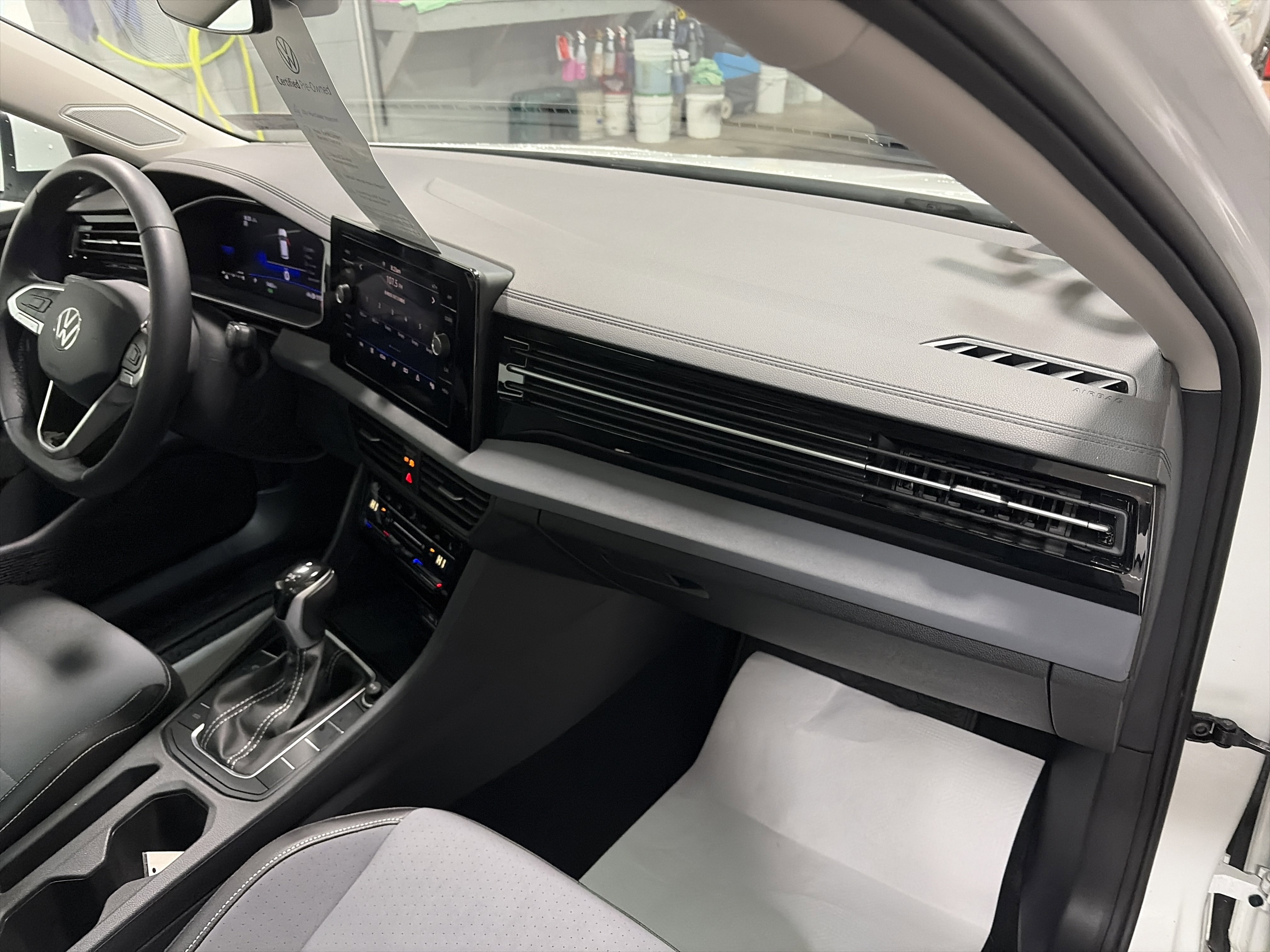 Certified 2025 Volkswagen Jetta SE image 32