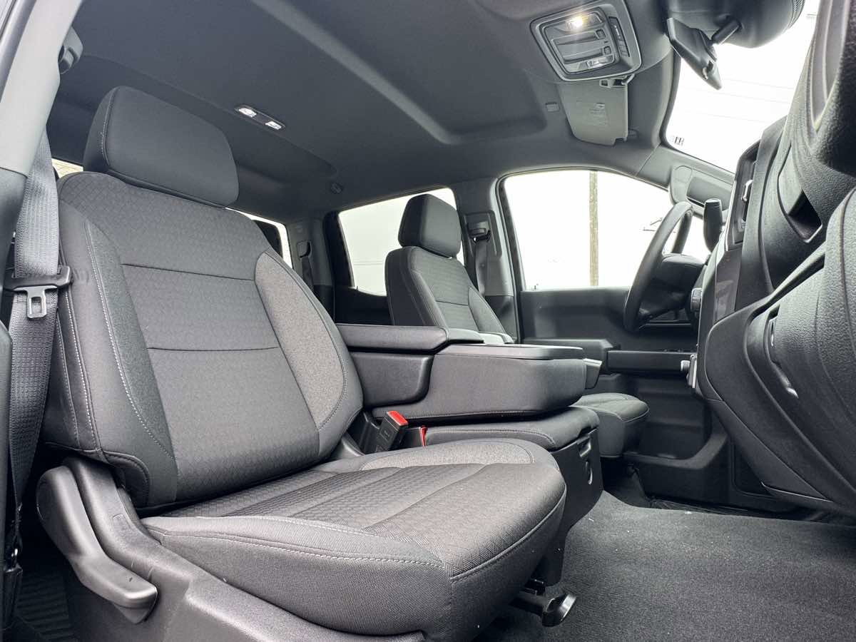 Used 2024 Chevrolet Silverado 1500 Custom image 25