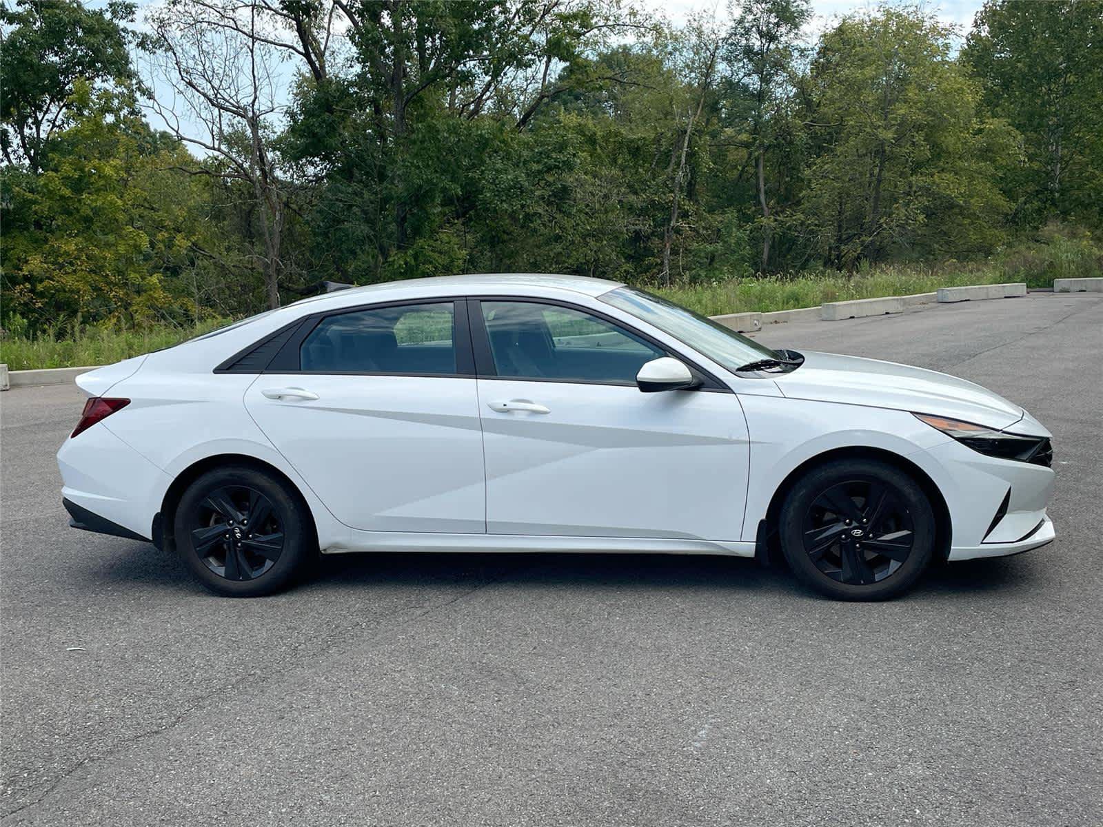 Used 2022 Hyundai Elantra SEL FWD image 3