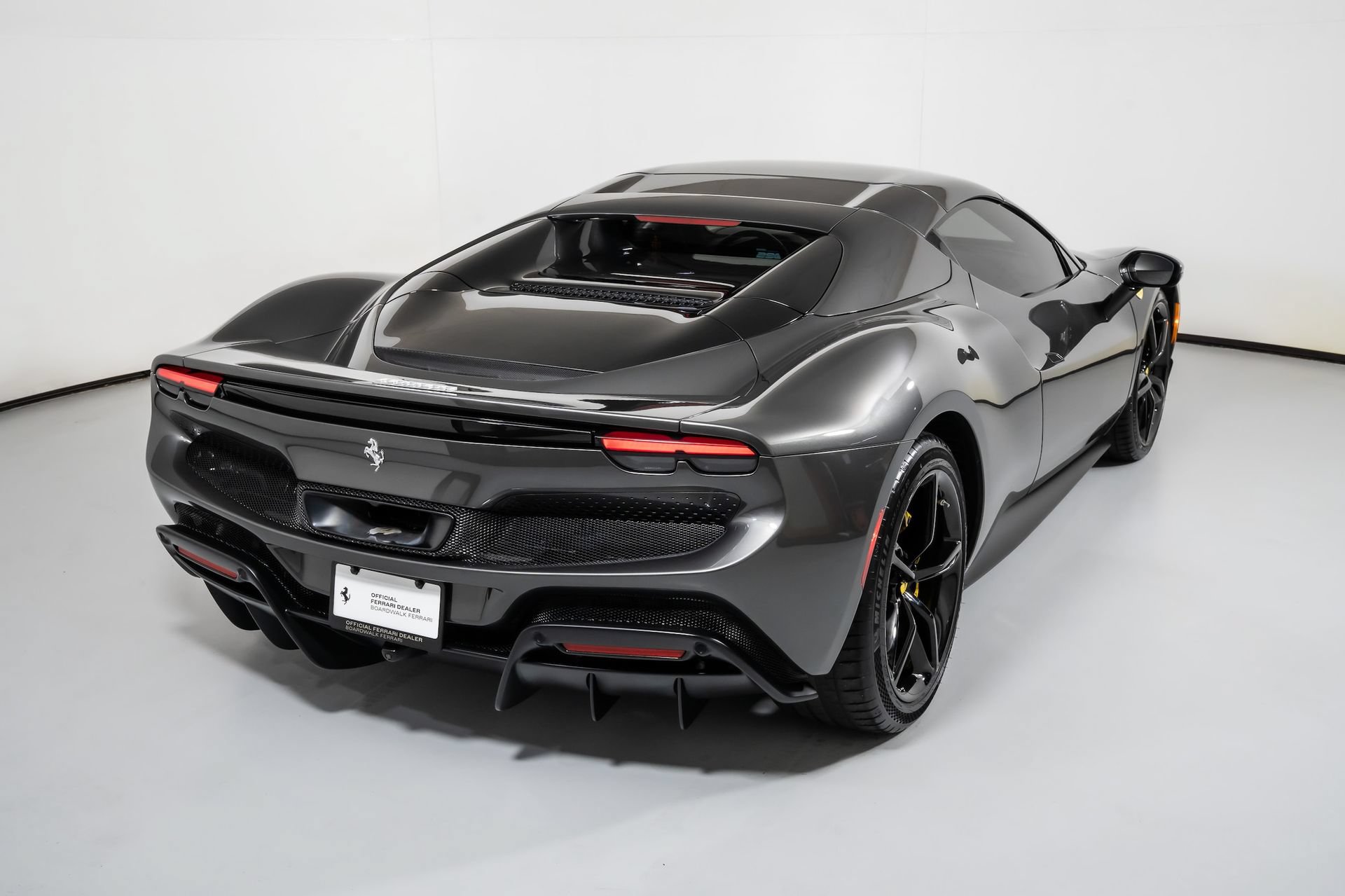 Used 2023 Ferrari 296 GTS RWD image 18