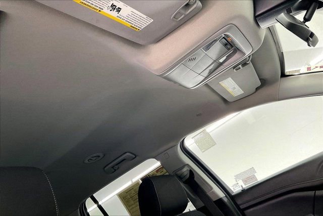 Used 2022 GMC Acadia SLE w/ Driver Convenience Package image 24
