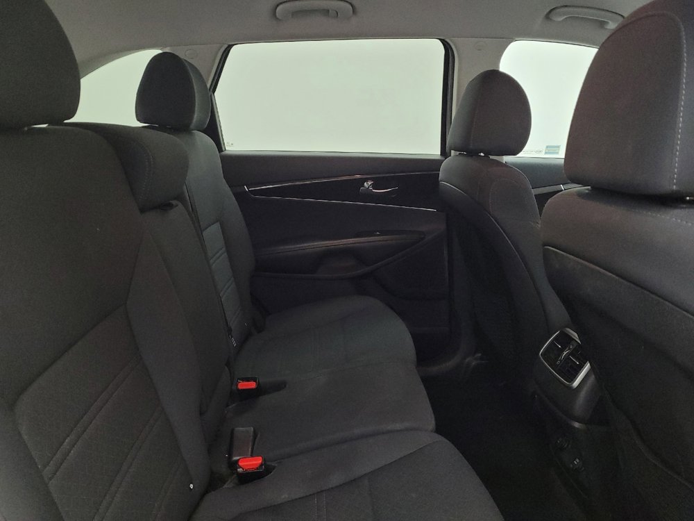 Used 2020 Kia Sorento LX image 19