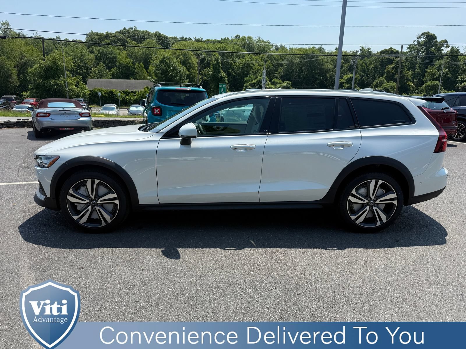 New 2026 Volvo V60 B5 Cross Country Plus w/ Climate Package AWD/4WD image 5