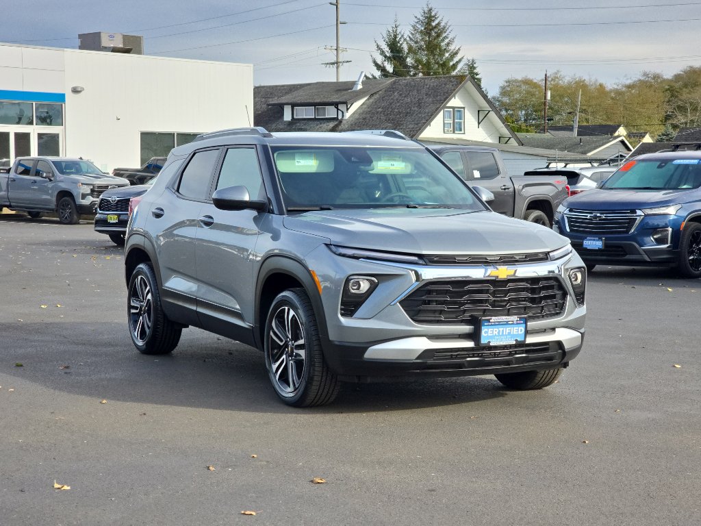 Certified 2025 Chevrolet TrailBlazer LT w/ Driver Confidence Package image 2