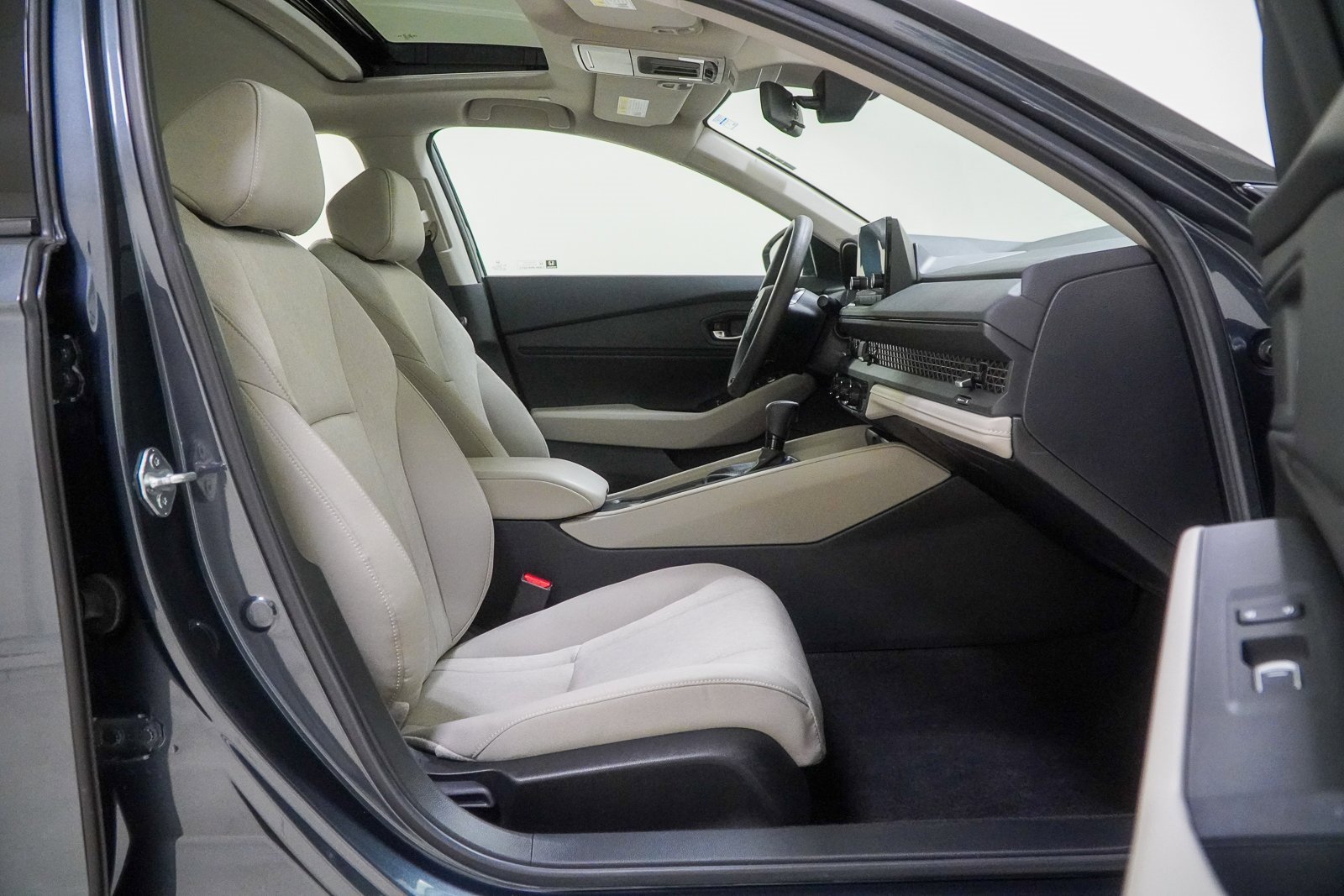 Certified 2025 Honda Accord SE image 32