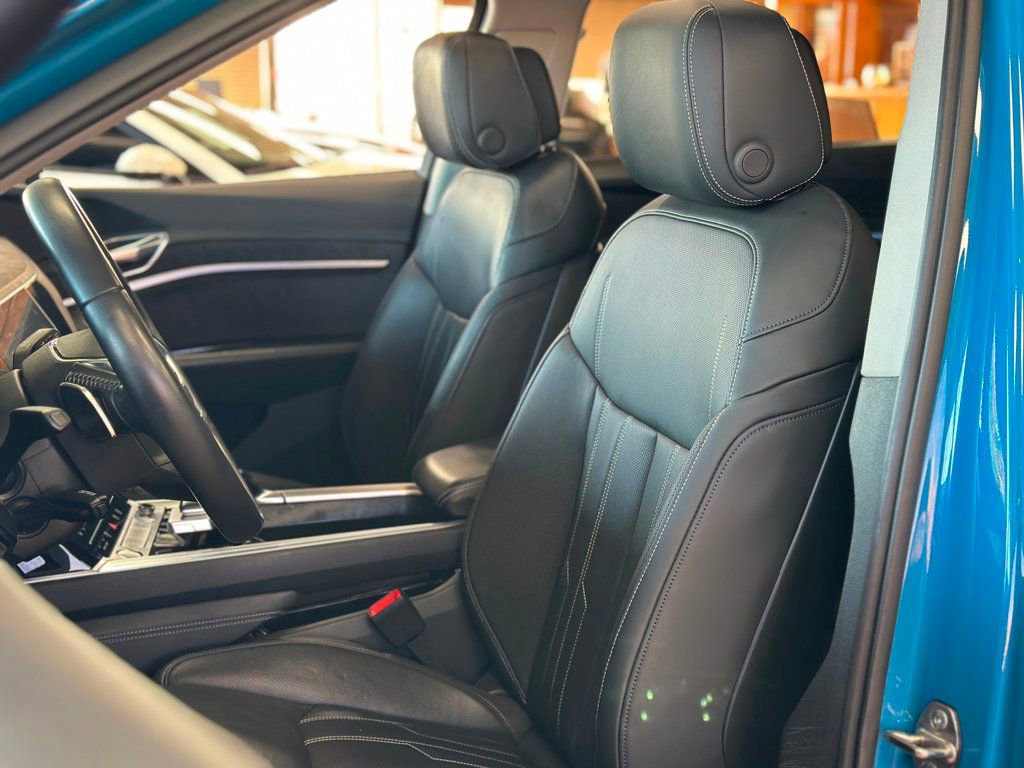 Used 2019 Audi e-tron Prestige w/ Prestige Package image 26